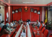 Bunda Eva Temui Pendemo Banjir Panjang, Janji Cari Solusi